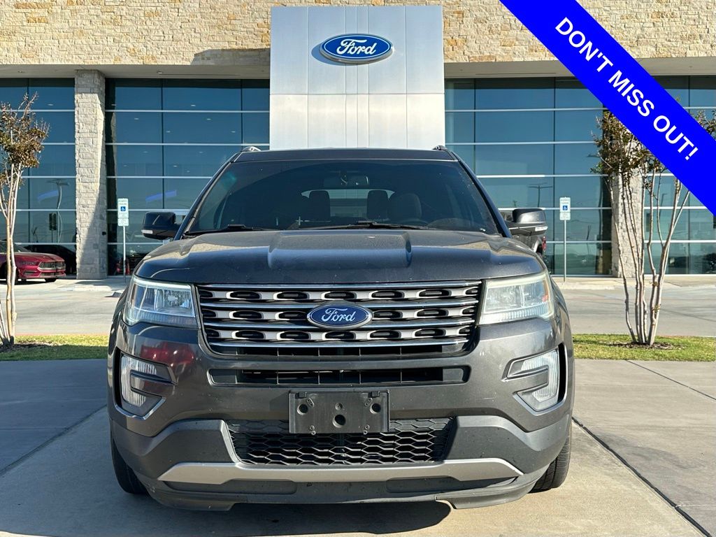 2017 Ford Explorer XLT photo 2