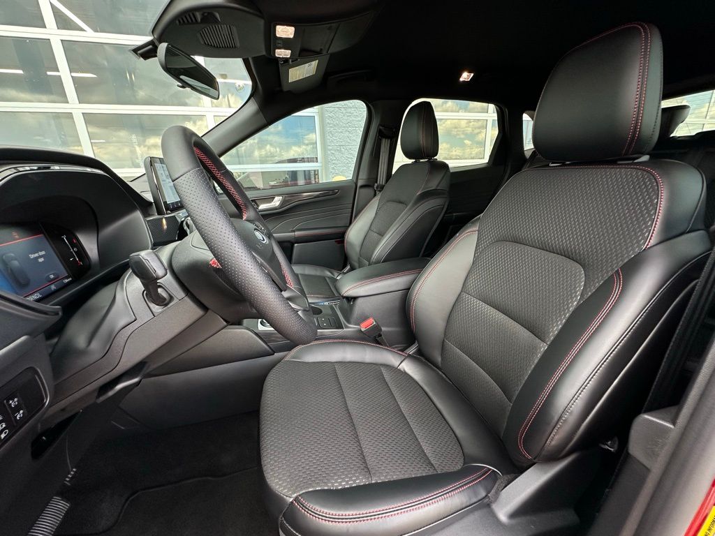 2025 Ford Escape ST-Line photo 4
