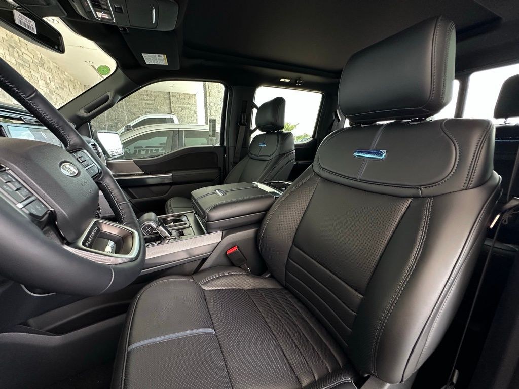 2025 Ford F-150 Platinum photo 4