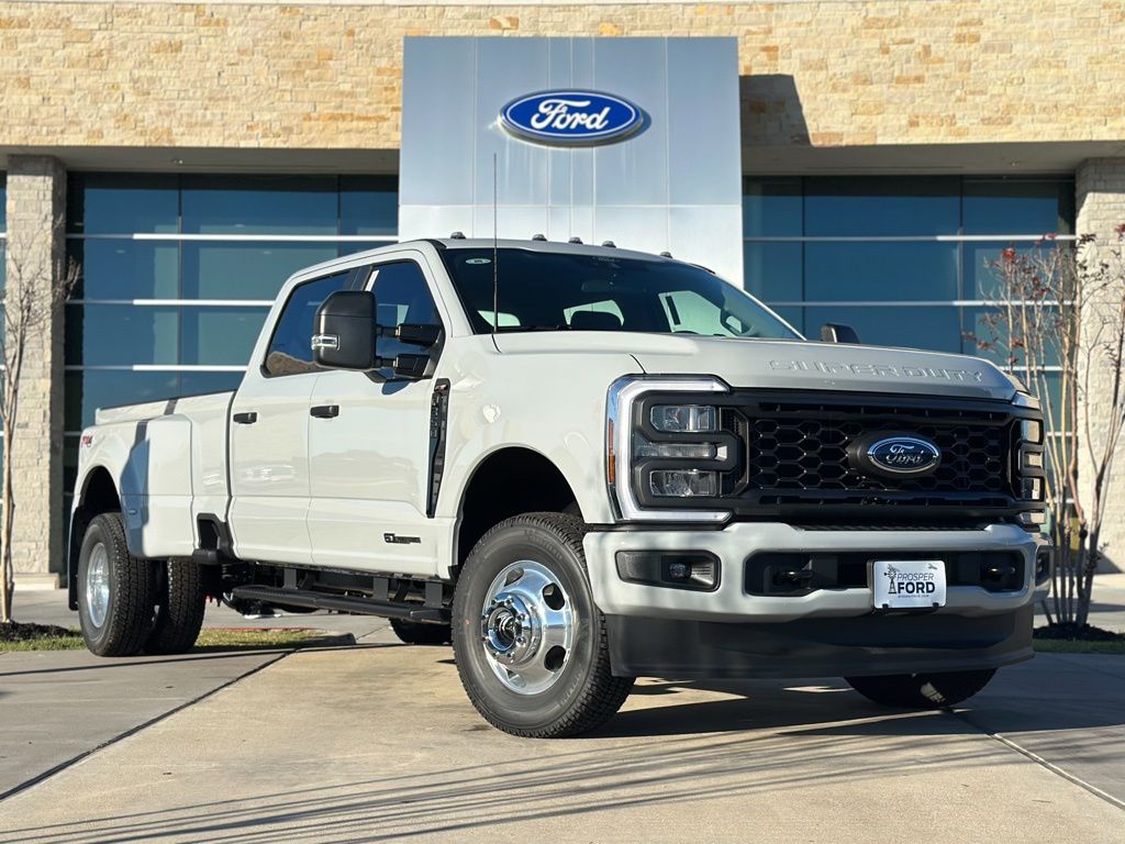 2026 Ford F-350 Super Duty XL's photo