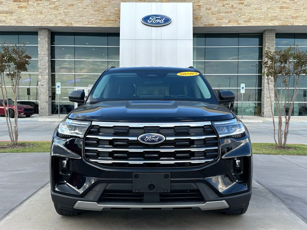 2025 Ford Explorer photo 2