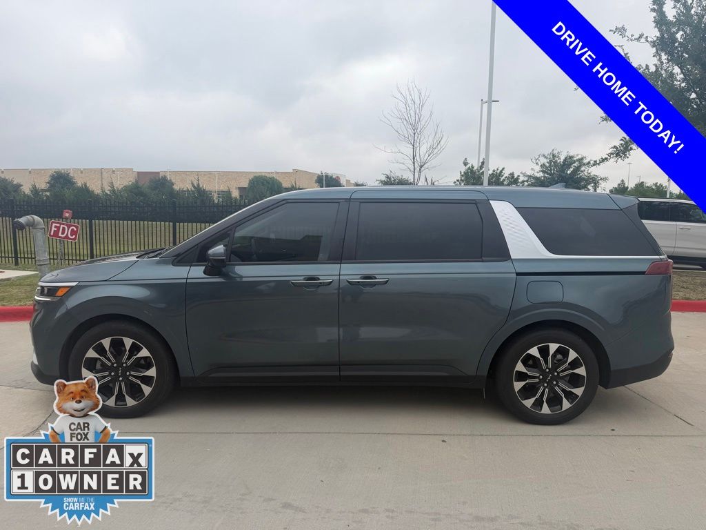 2024 Kia Sedona EX's photo