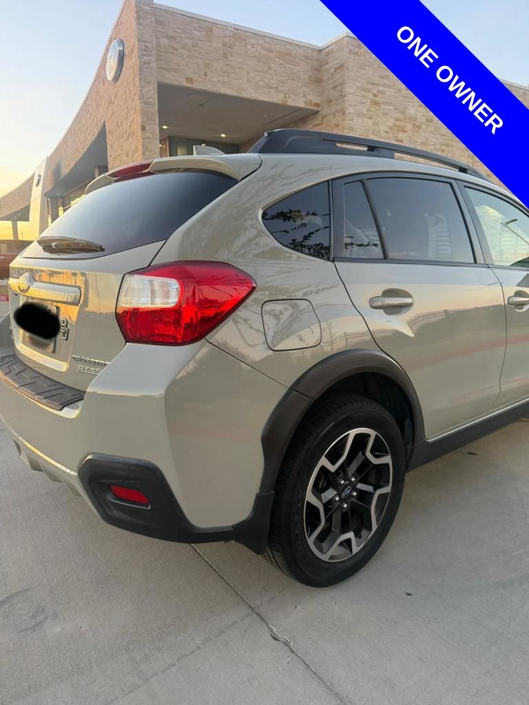 2017 Subaru Crosstrek 2.0i Premium photo 3
