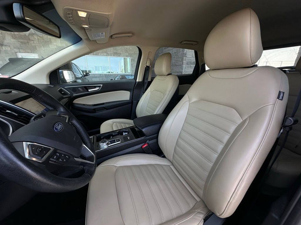 2019 Ford Edge SEL photo 4