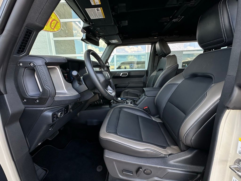 2025 Ford Bronco Outer Banks photo 4