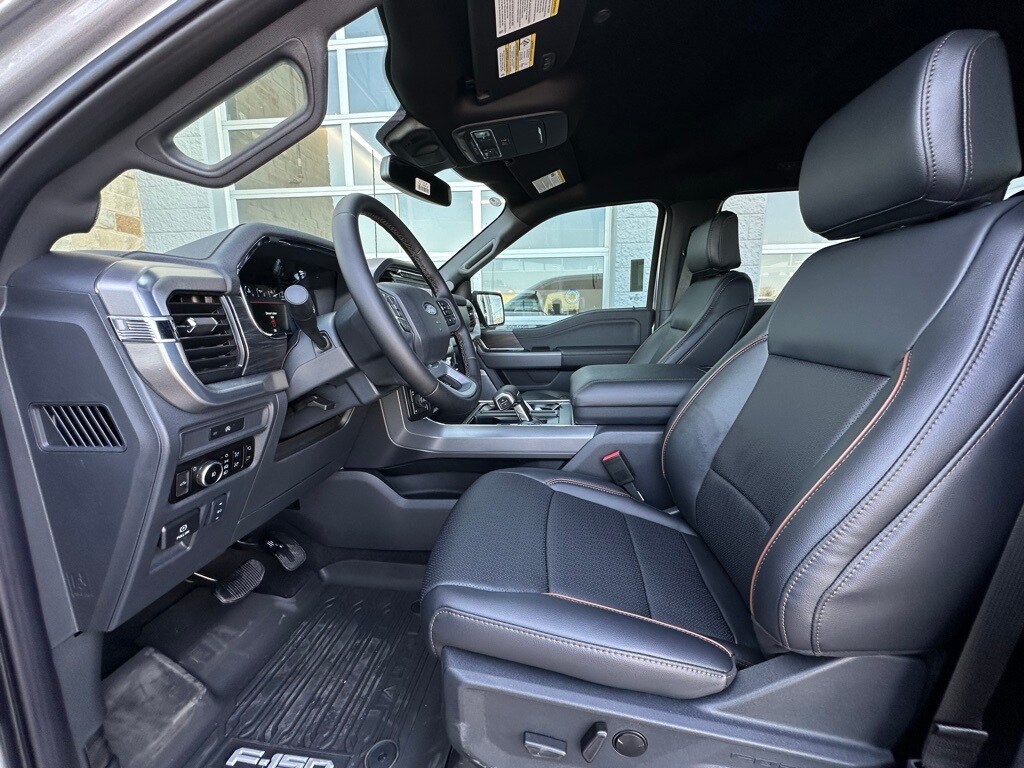 2025 Ford F-150 Lariat photo 4