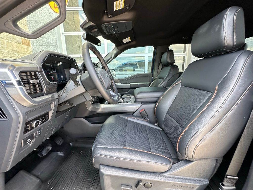 2025 Ford F-150 Lariat photo 4