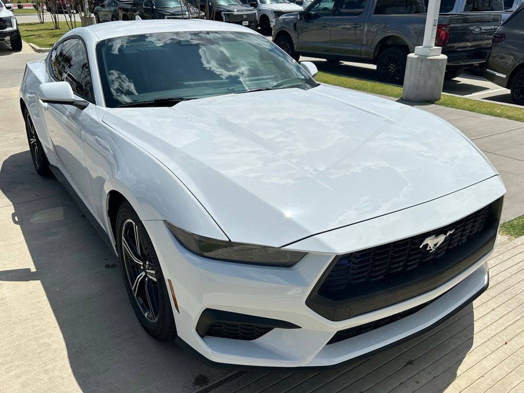 2025 Ford Mustang EcoBoost photo 3