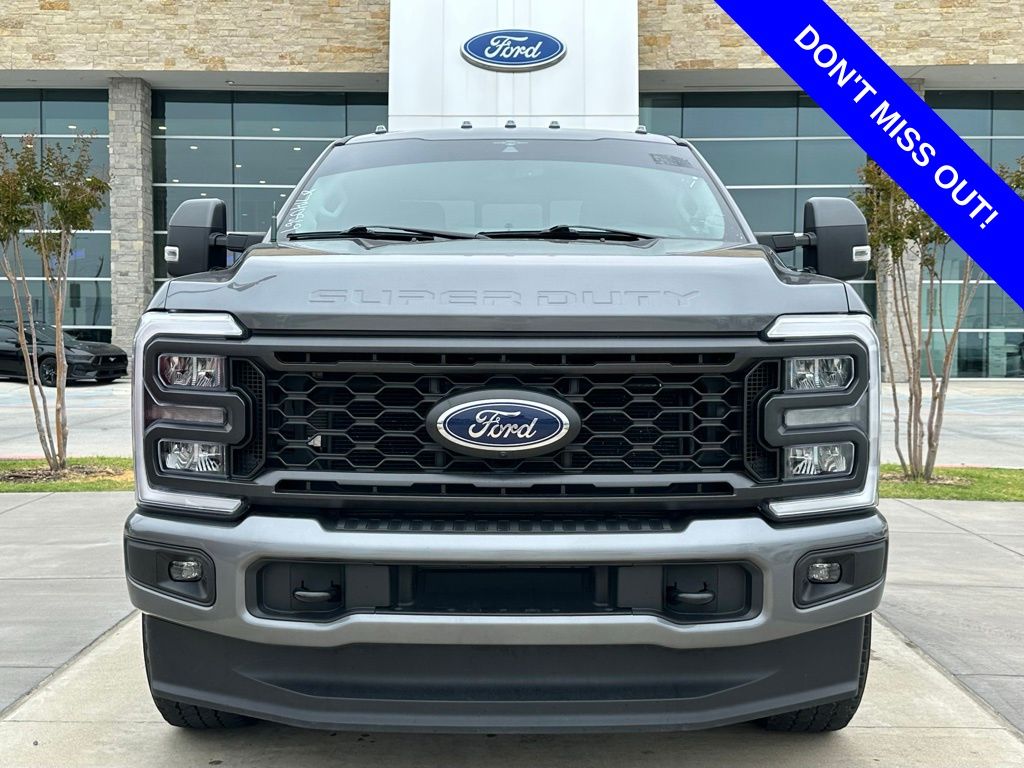 2023 Ford F-250 Lariat photo 2