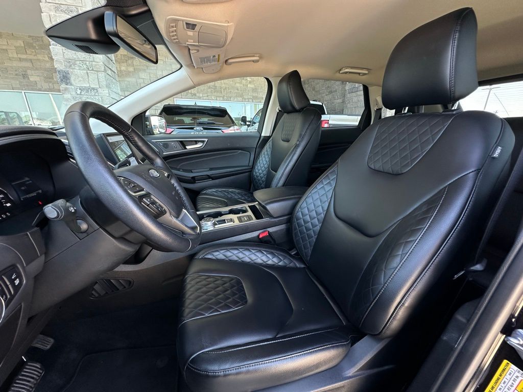 2024 Ford Edge Titanium photo 4
