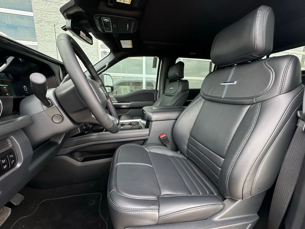 2025 Ford F-250 Platinum photo 4