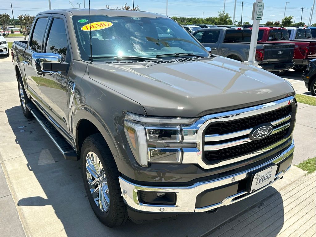 2025 Ford F-150 Lariat photo 3