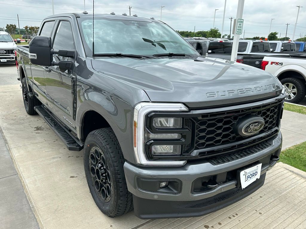 2025 Ford F-250 Lariat photo 3
