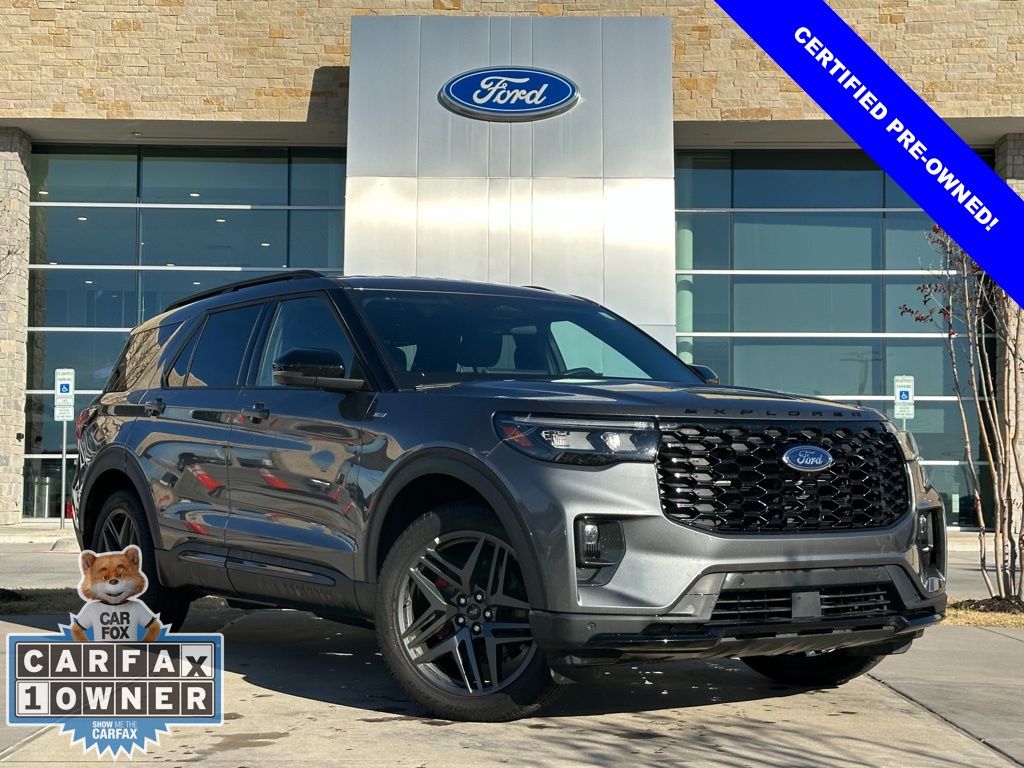2025 Ford Explorer ST-LINE's photo