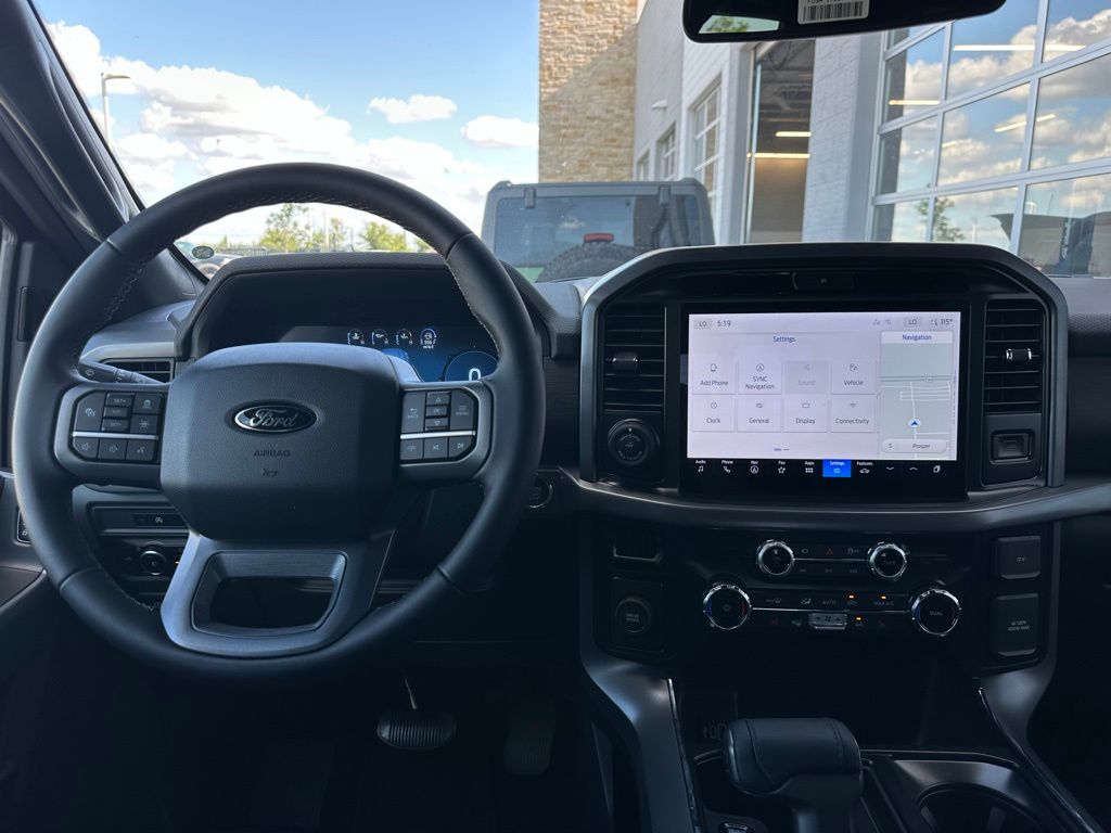 2025 Ford F-150 XLT photo 4