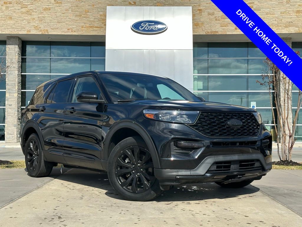 2022 Ford Explorer ST's photo