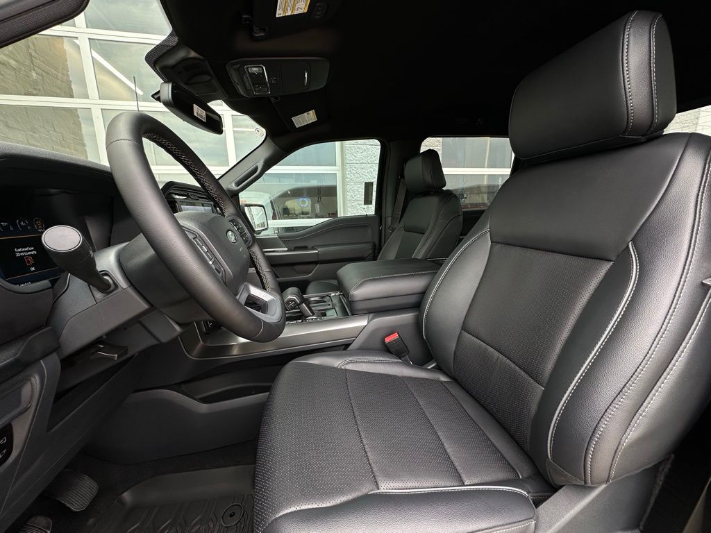 2025 Ford F-150 Lariat photo 4