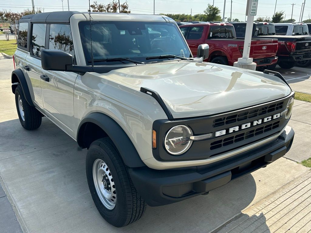 2025 Ford Bronco Base photo 3