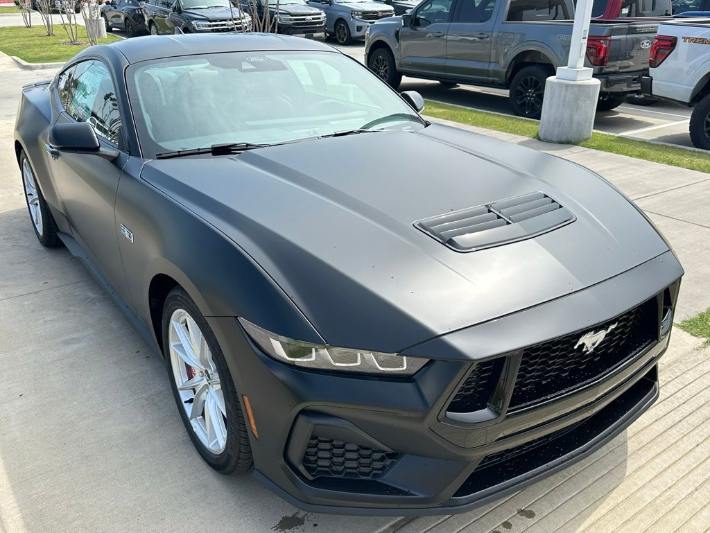 2025 Ford Mustang GT photo 3