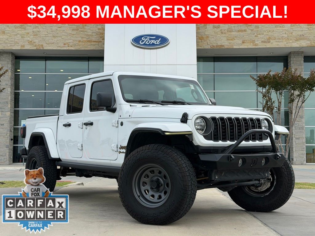 2024 Jeep Gladiator Nighthawk Auto's photo