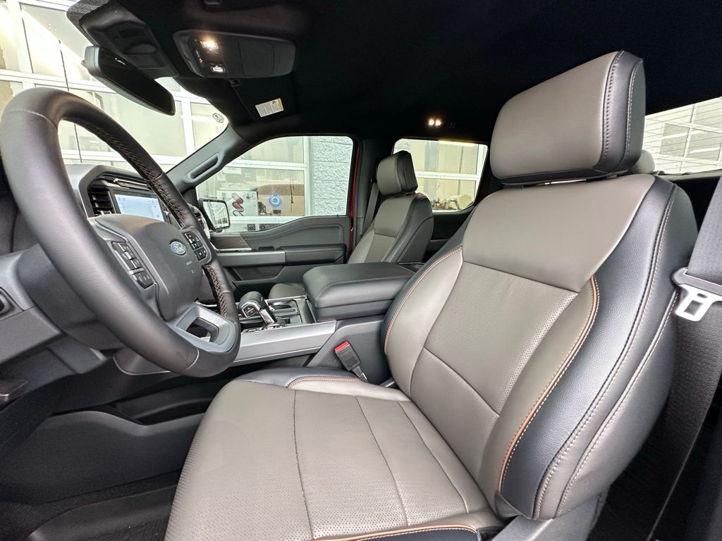 2025 Ford F-150 Lariat photo 4