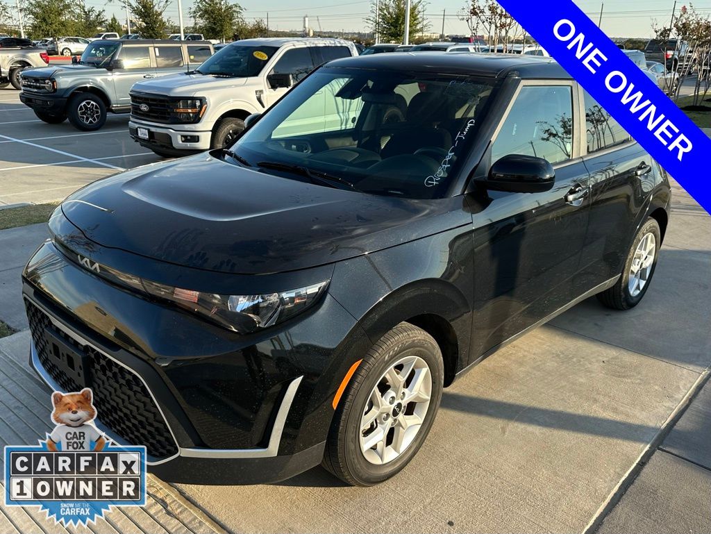 2023 Kia Soul LX photo 2