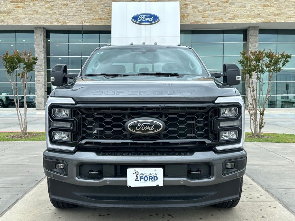 2025 Ford F-250 Lariat photo 2