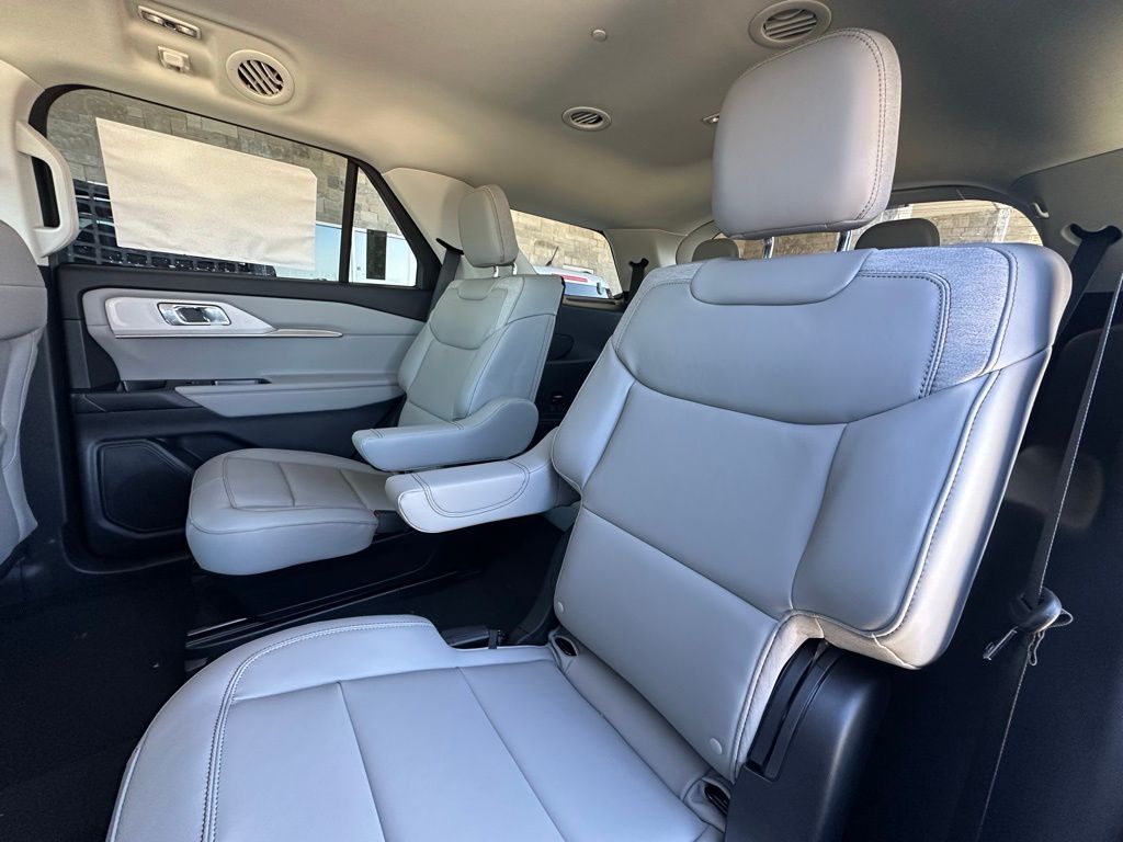 2026 Ford Explorer Active - Photo 18