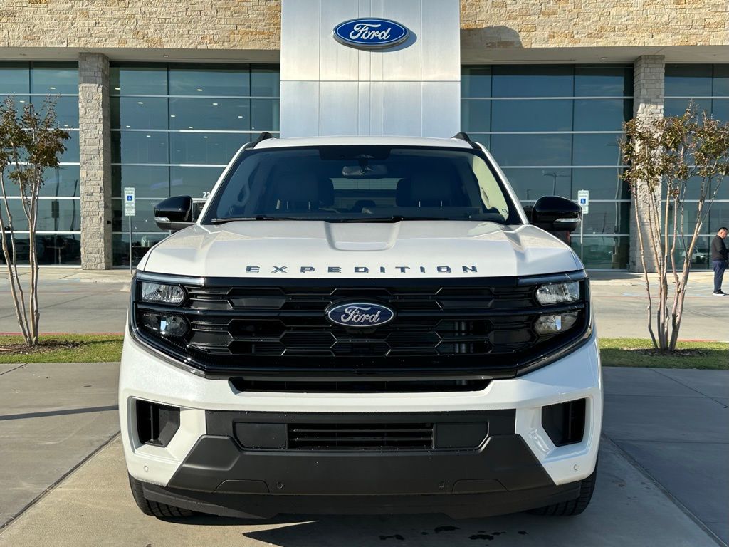 2025 Ford Expedition photo 2
