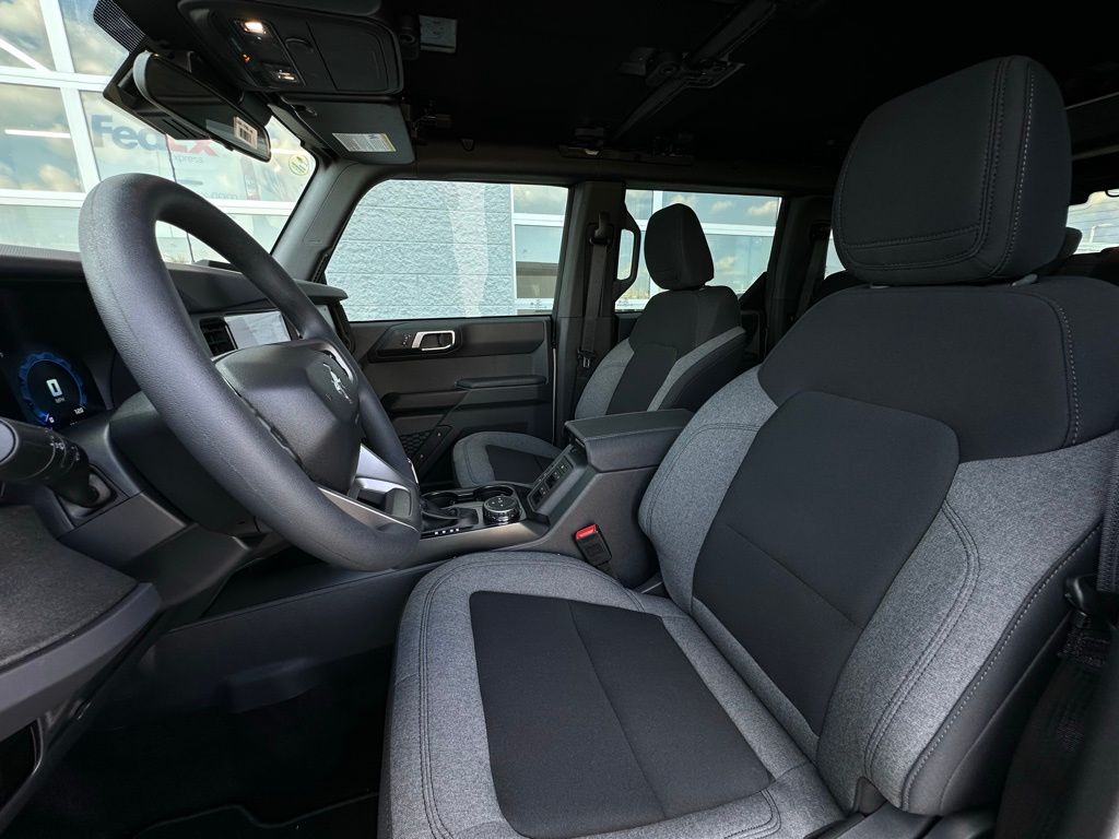 2025 Ford Bronco Base photo 4
