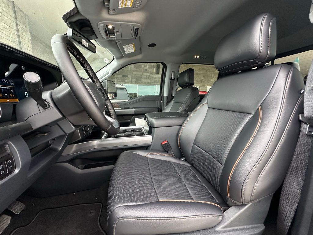 2025 Ford F-250 Lariat photo 4