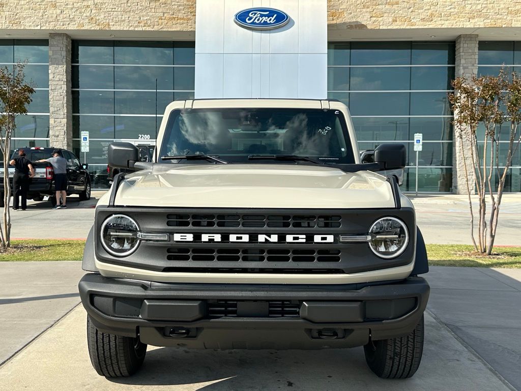 2025 Ford Bronco Base photo 2
