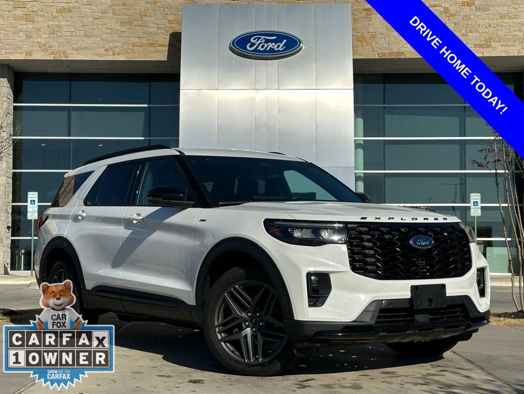 2025 Ford Explorer ST-LINE's photo