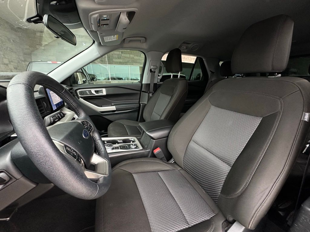 2024 Ford Explorer XLT photo 3