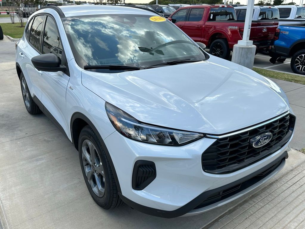2025 Ford Escape ST-Line photo 3