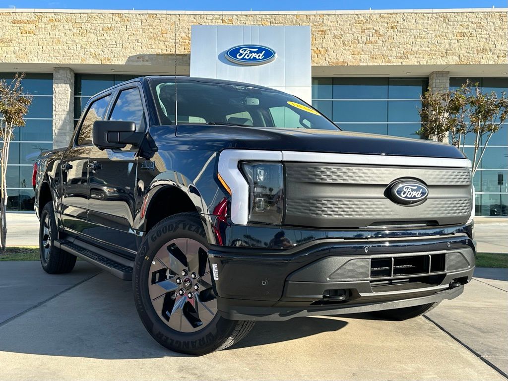 2025 Ford F-150 Lightning Flash's photo