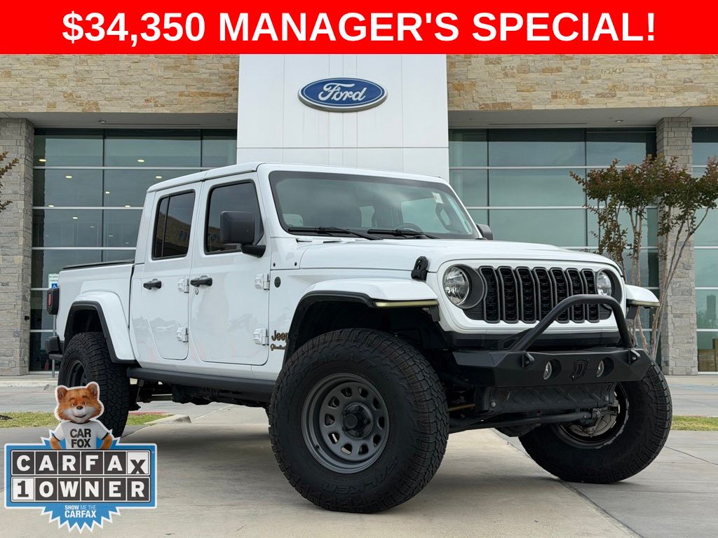 2024 Jeep Gladiator Nighthawk Auto's photo