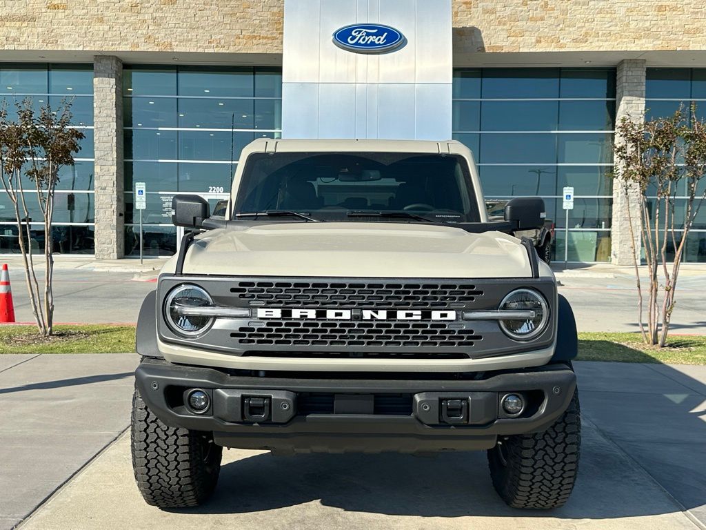 2025 Ford Bronco Badlands photo 2