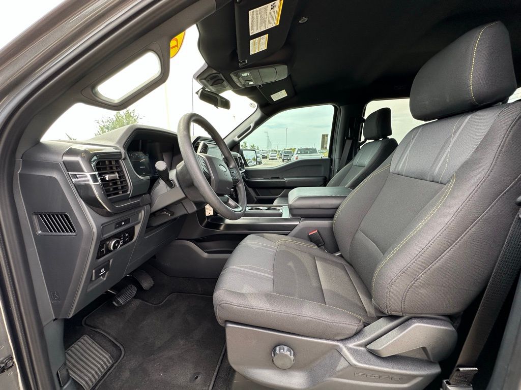 2025 Ford F-150 STX photo 4