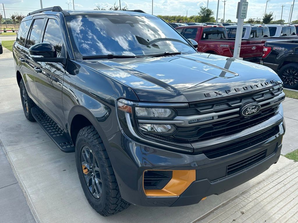 2025 Ford Expedition photo 3