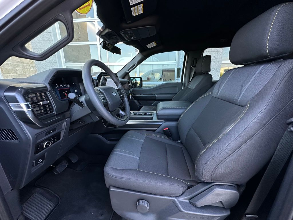 2025 Ford F-150 STX photo 4