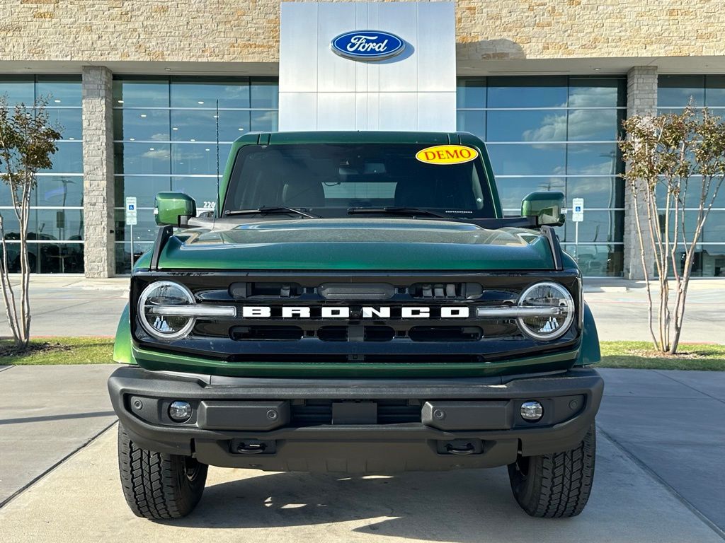 2025 Ford Bronco Outer Banks photo 2