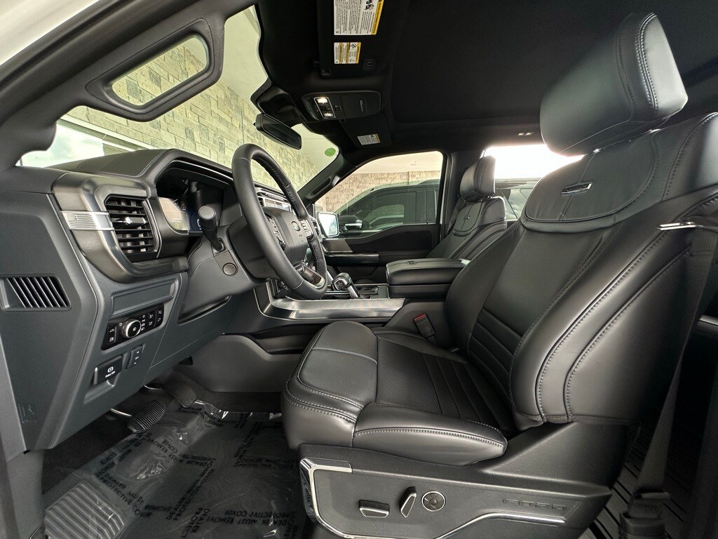 2025 Ford F-150 Platinum photo 4