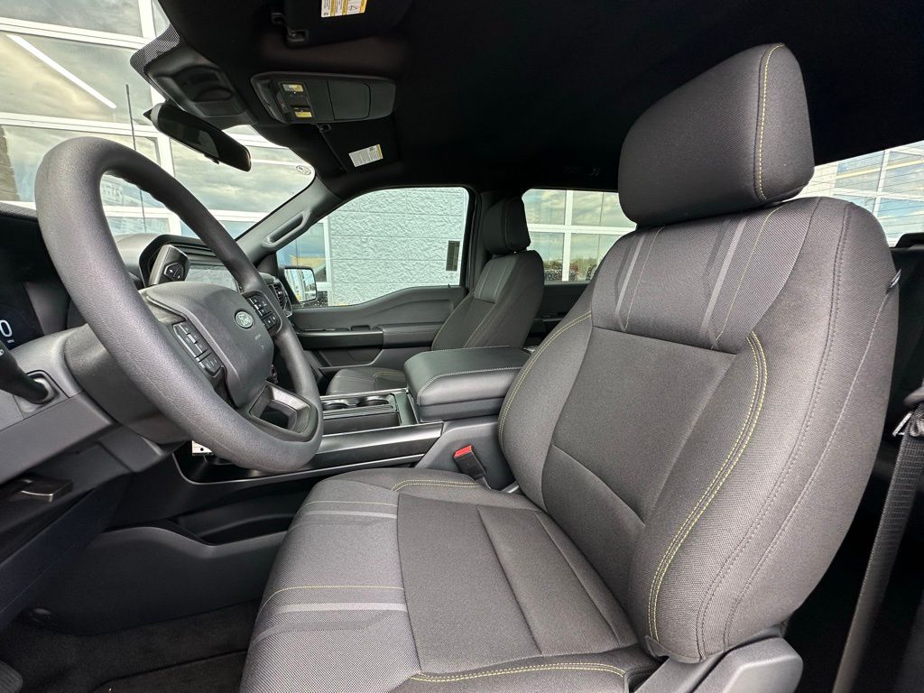 2025 Ford F-150 STX photo 4