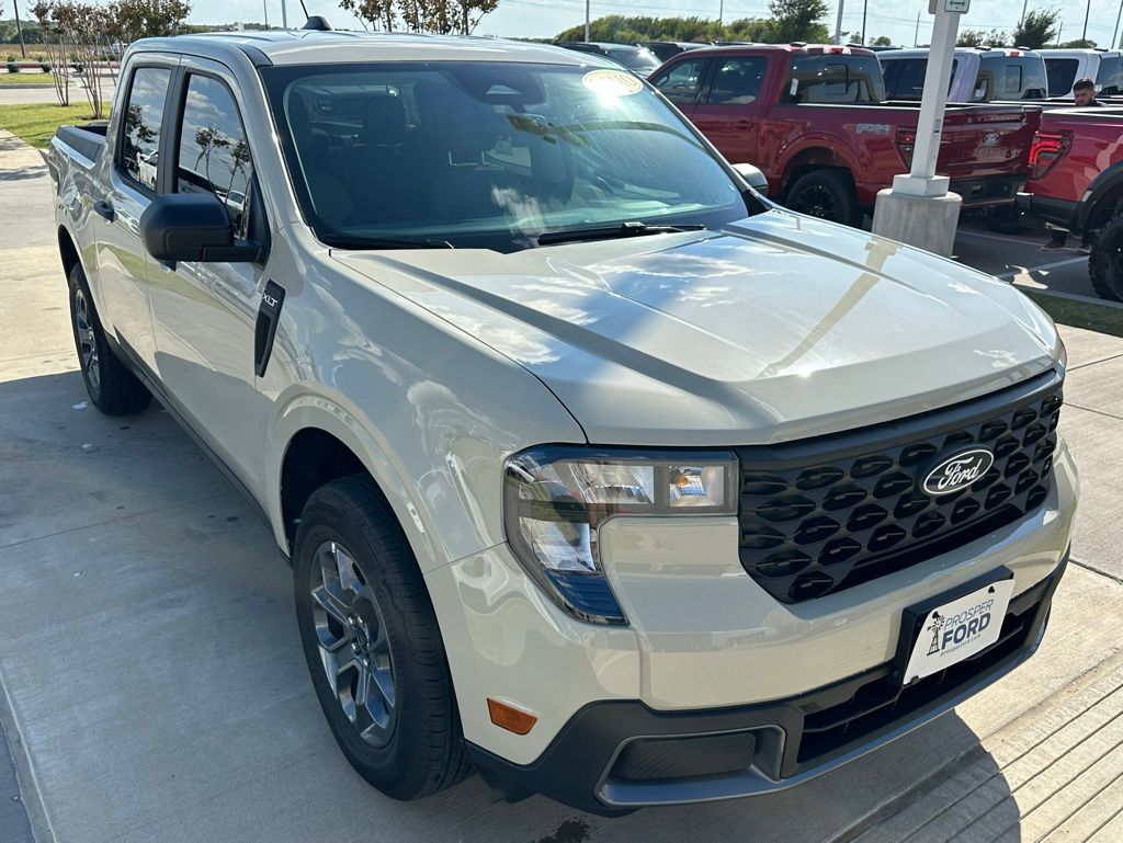 2025 Ford Maverick XLT photo 2