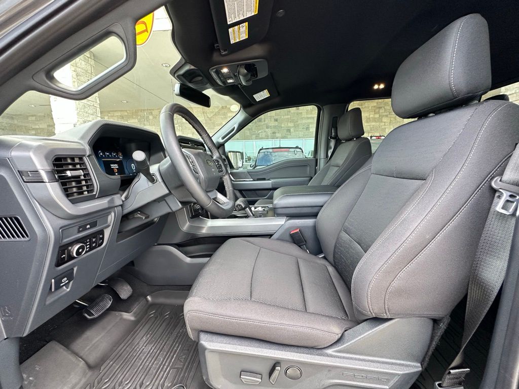 2025 Ford F-150 XLT photo 4