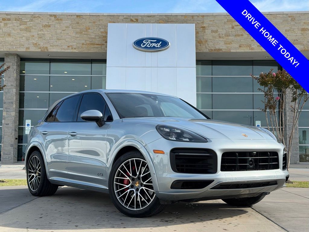 2021 Porsche Cayenne GTS's photo