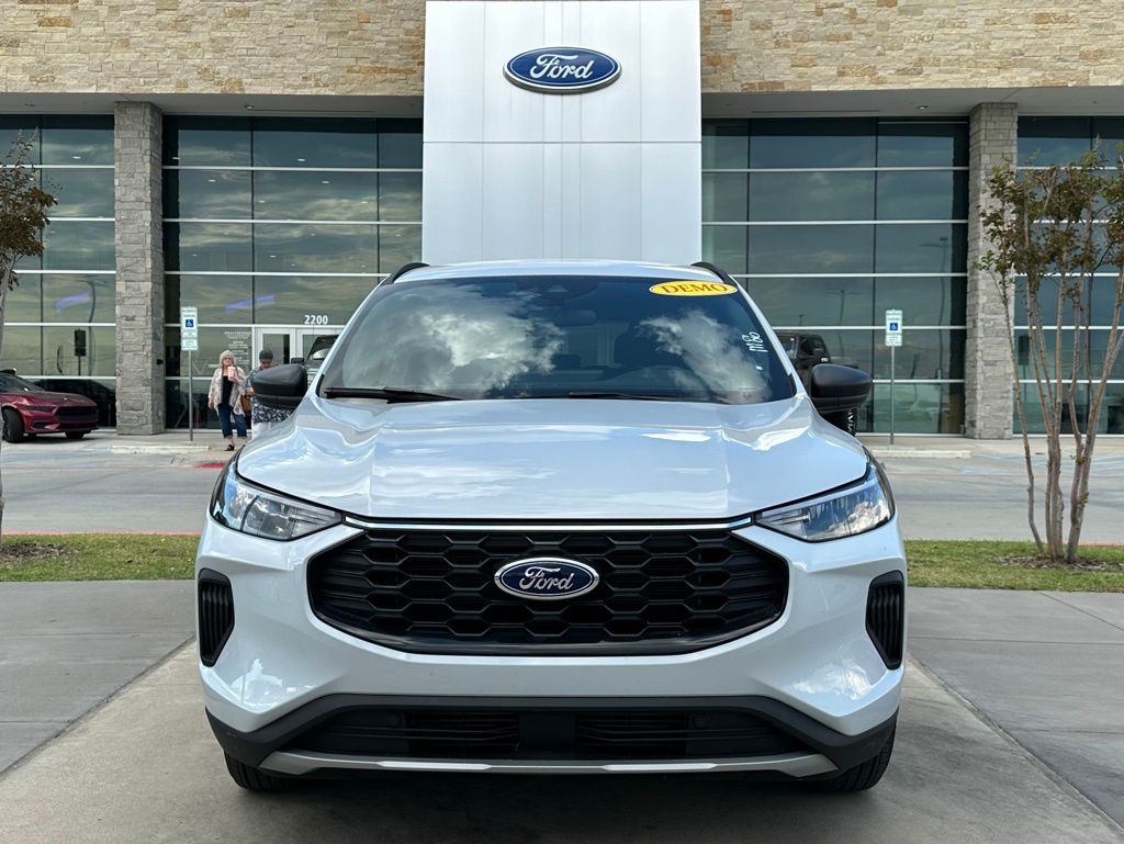 2025 Ford Escape ST-Line photo 2