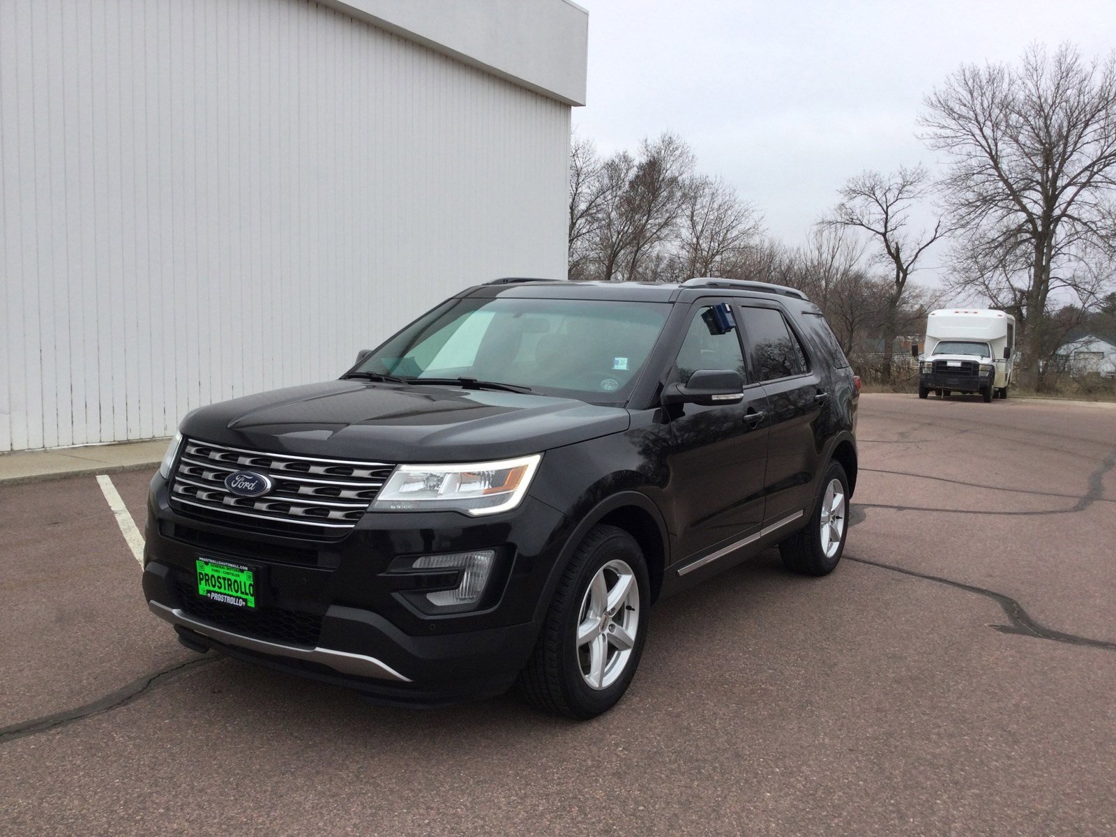 Used 2017 Ford Explorer XLT with VIN 1FM5K8DH2HGA33868 for sale in Madison, SD