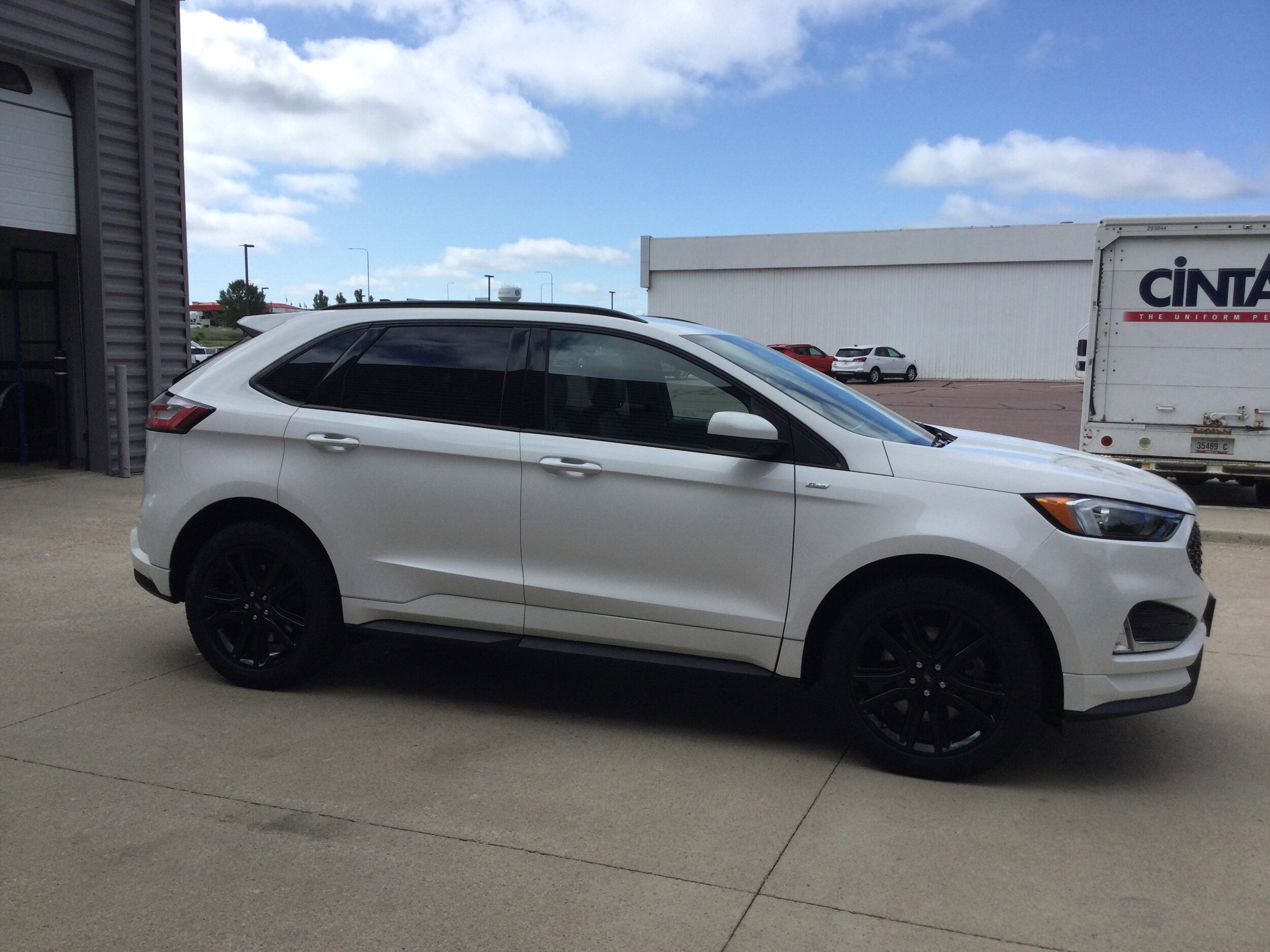 2023 Ford Edge SEL photo 3